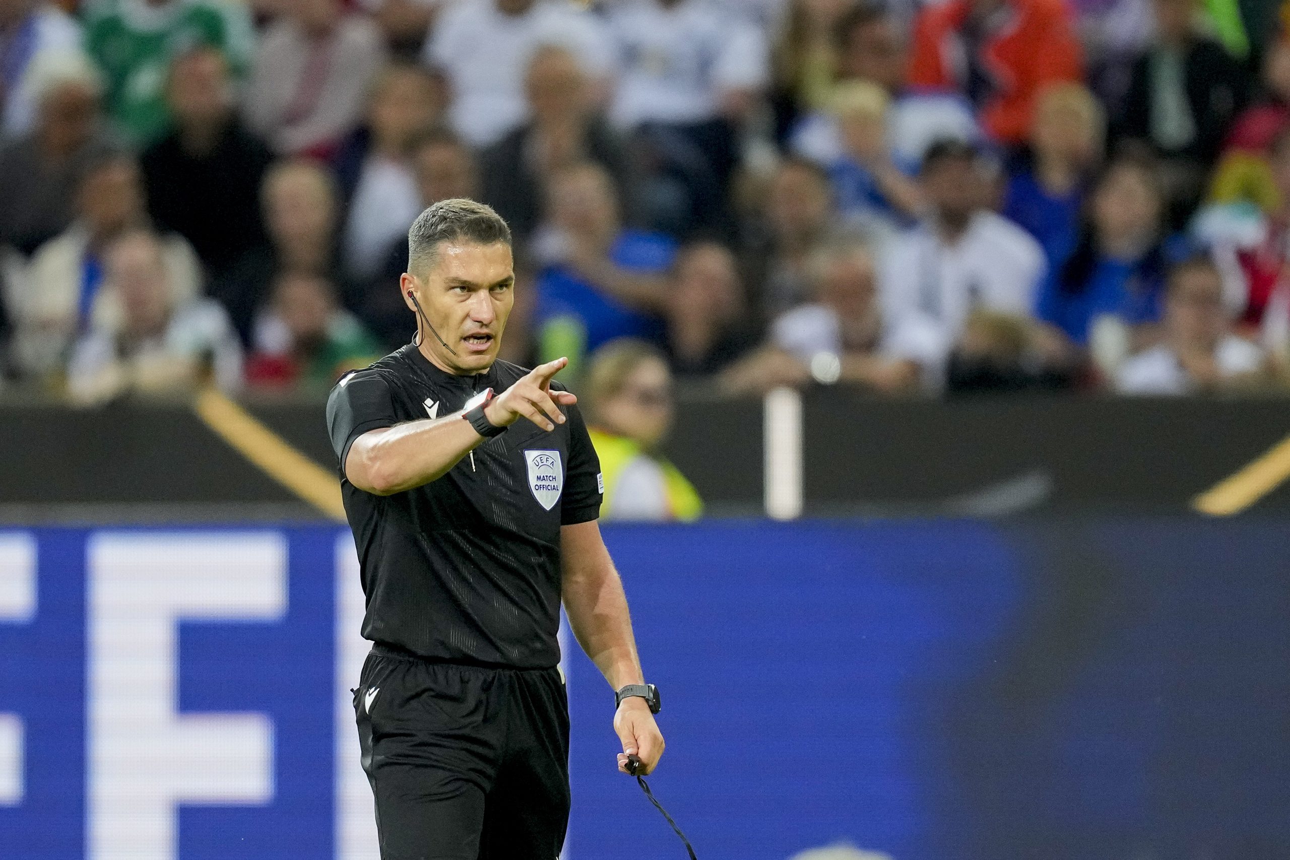 Derby di Craiova, arbitro sotto accusa: “Fa troppo il personaggio”